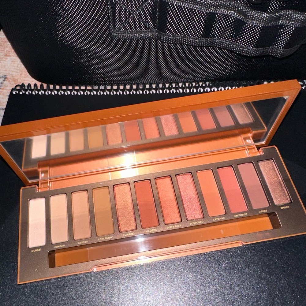 Urban Decay naked Heat Eyeshadow palette